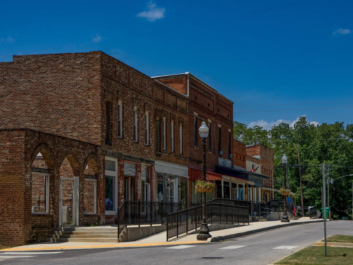 Downtown Jemison, Alabama near the Alabama Lightwave coverage footprint